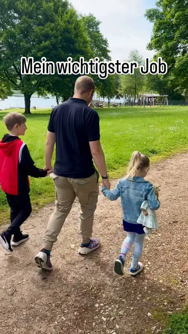 Nicht nur an Vatertag die schönste und wichtigste Aufgabe. 
Und so gerne ich auch Landrat für die Menschen im Kreis Euskirchen bin: Es gibt da noch etwas Wichtigeres ❤️