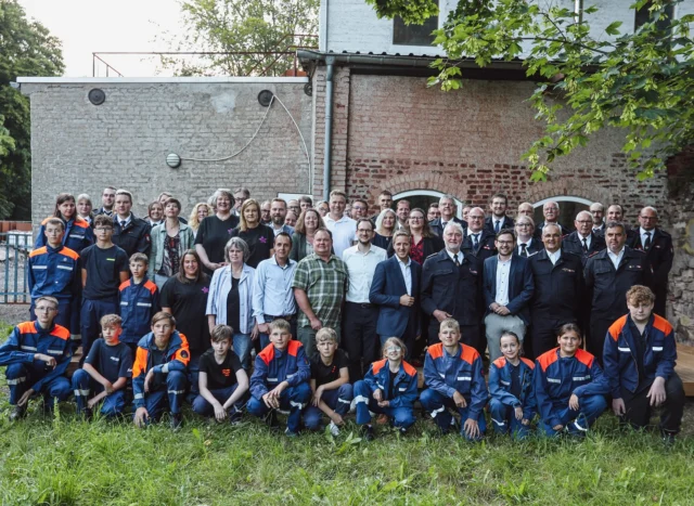 Das ehrenamtliche Engagement in unserem Kreis ist etwas ganz Besonderes ❤️ 
Menschen, die Kinder trainieren. Menschen, die in ihrer Freizeit für unsere Sicherheit da sind. Menschen, die Familien in schwierigen Lebenssituationen beistehen. 
Die @spd.eu hat mit der @sg_dasch1970 , @sternenzauber_fruehchenwunder und @feuerwehr.loeschzug.kall wieder wunderbare Beispiele für Engagement im Kreis mit dem Ehrenamtspreis ausgezeichnet. Herzlichen Glückwunsch und danke, dass es euch gibt! 🙏