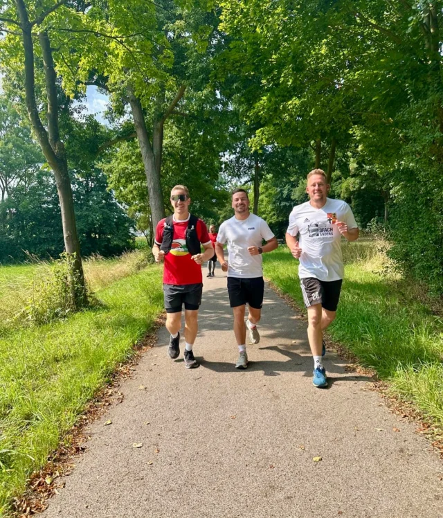 Tag 4 - mehr als die Hälfte geschafft! Ein harter aber schöner Tag voller Begegnungen 😎❤️
Jetzt noch 82 km zu laufen durch den Kreis Euskirchen 💪