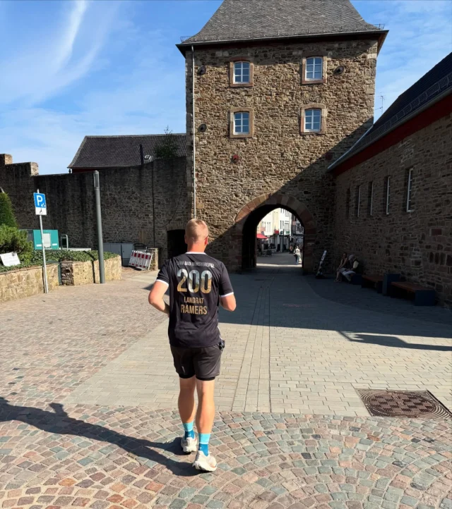 Tag 5 - wenn nach knapp 30 km von Bad Münstereifel mit Stationen in Antweiler, Satzvey und Sinzenich der Sandstrand am Zülpicher See vor der liegt 😎❤️💪

Kaum zu glauben: Es sind nur noch 2 Tage mit rund 50 km…das Ziel naht! 

📸 im Seepark @danielwirtzfotografie