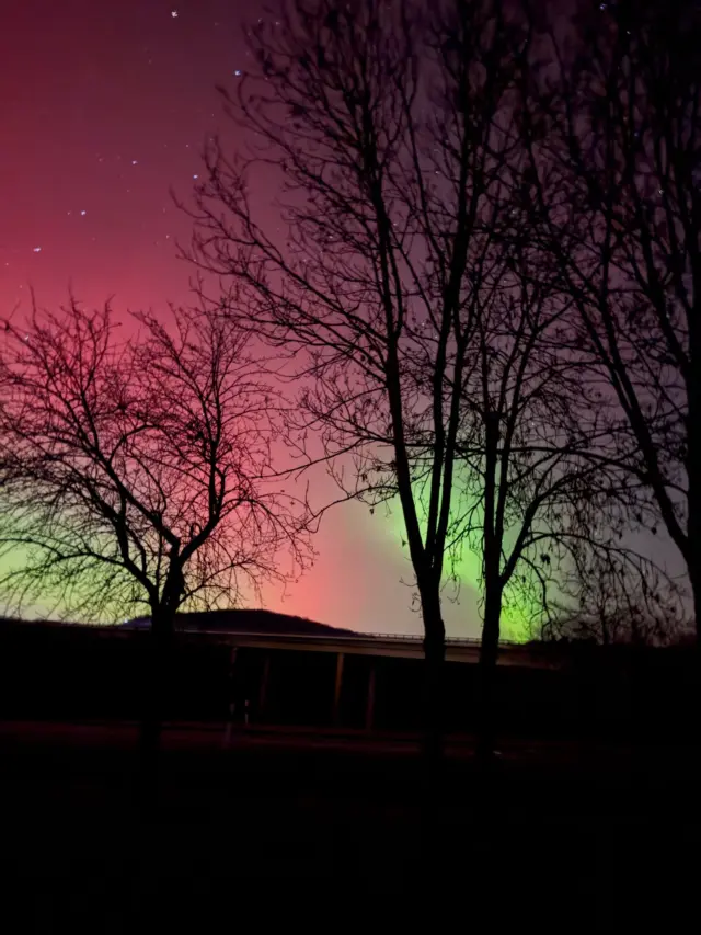 Magisch 💜💚
Manchmal lohnen sich Termine am späten Abend! Gute Nacht aus dem Kreis Euskirchen…