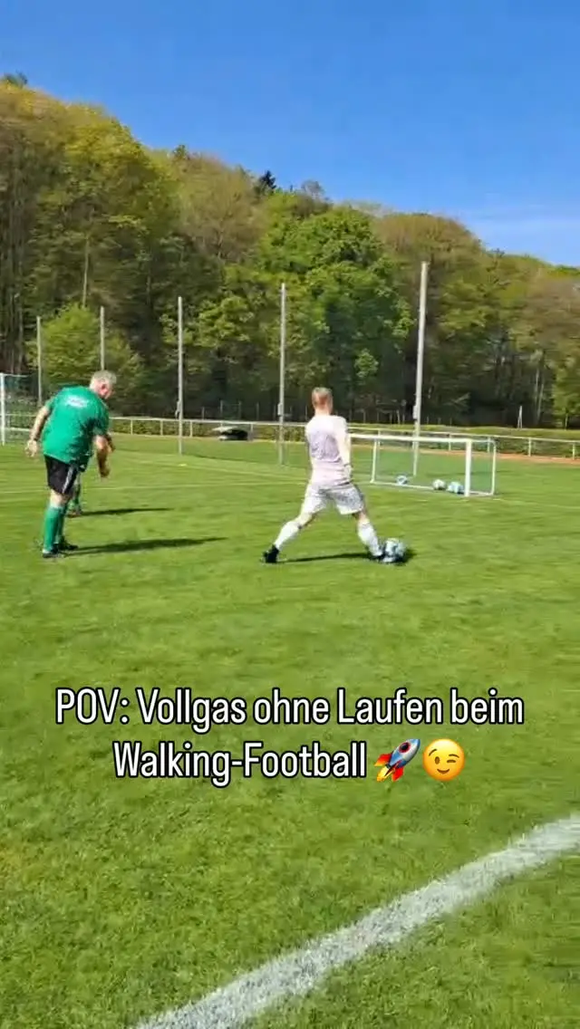 Walking Football ⚽️ - in der Sportschule Hennef beim Fußballverband Mittelrhein dufte ich den Trend einmal mit ein paar Oberbürgermeister- und Landratskollegen ausprobieren. 
Hat Spaß gemacht, fühlt sich aber auch ein wenig seltsam an nicht zu laufen. Und vielleicht sieht es auch etwas seltsam aus.