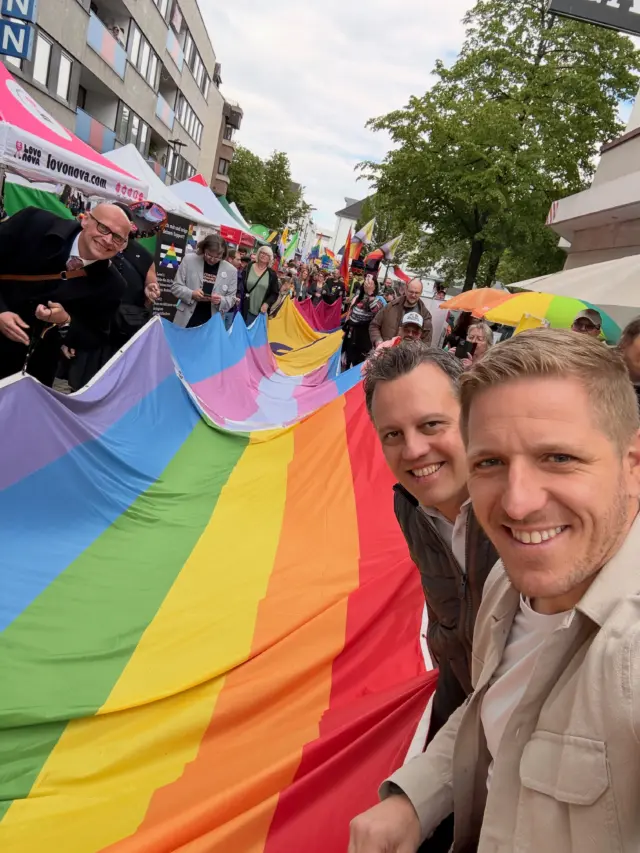 CSD 2026 in Euskirchen 🌈 
Fröhlich und bunt mit Respekt und Toleranz.