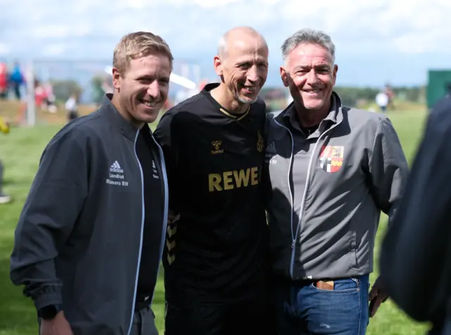 Fußballfest bei der @svconcordiaweyer ⚽️❤️ 
Meine @landrat.ramers.elf gegen die Legenden des 1. FC Köln - da bin ich dann ausnahmsweise mal nicht für den FC 🐐😉
Eine richtig schöner Nachmittag und mit 4:10 haben wir uns gut geschlagen 💪

📸 SV Concordia Weyer / @rosenbaum_photo 🙏