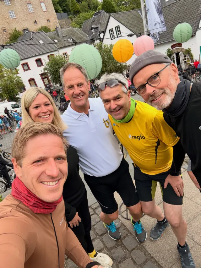 Ein paar Selfies von der Tour de Ahrtal 2026 😎🚴‍♂️
Wieder ein schönes Event im autofreien Ahrtal, zu dem viele Menschen beitragen - Feuerwehr, Polizei, DRK, Vereine, ehrenamtliche Helferinnen und Helfer, Organisatoren in den Verwaltungen, Sponsoren und viele mehr…Danke!