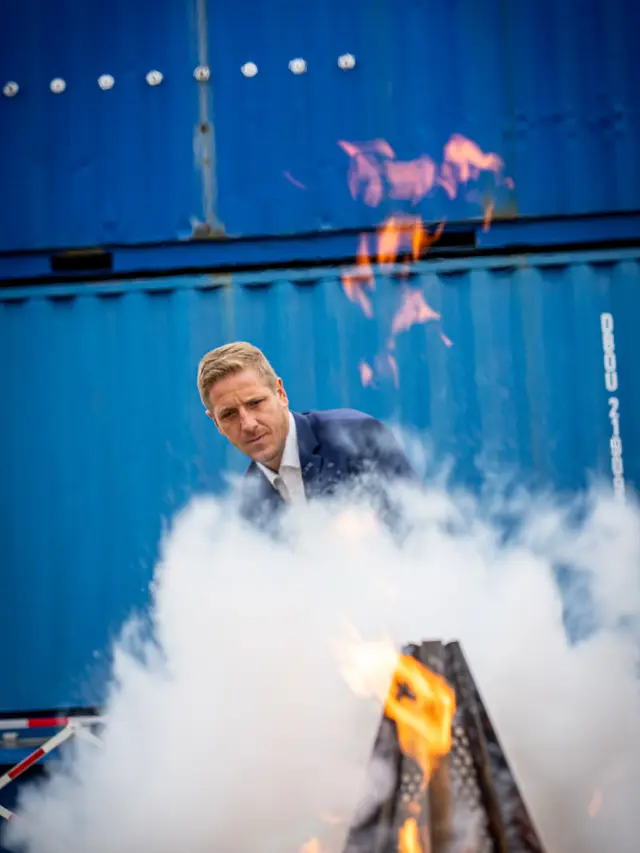 Manchmal ist „Landrat sein“ auch wie Feuer löschen. 🔥

📸 Niklas Rose, Schnappschuss vom Tag der Selbsthilfe des THW Euskirchen